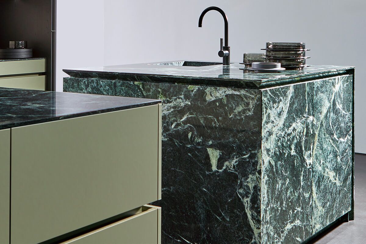 Tauern Green + Linoleum + Furnier Brettstruktur