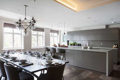 Villa London - Harmonic Composition